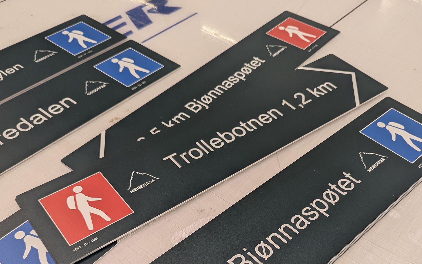Ferdig produserte turskilt i Repix sitt verksted